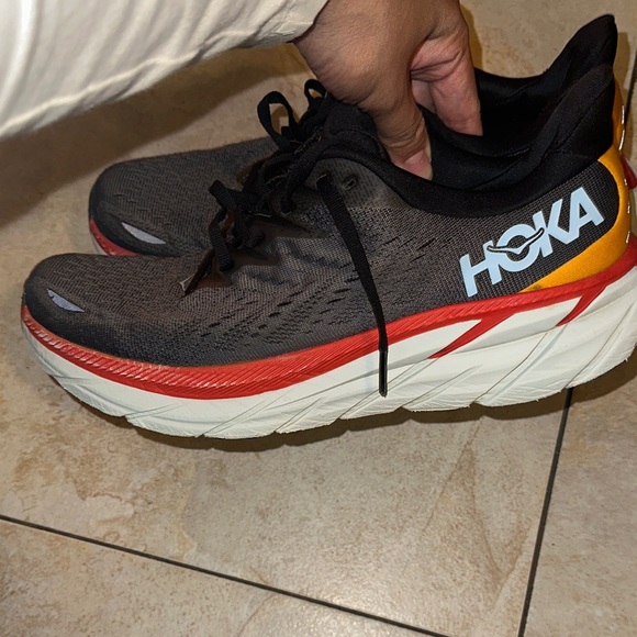 Hoka Gray and Red Sneaker clifton 8 - Picture 3 of 9